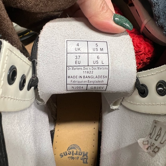 Great condition white Dr Martin hightops 1460 - Picture 4 of 4